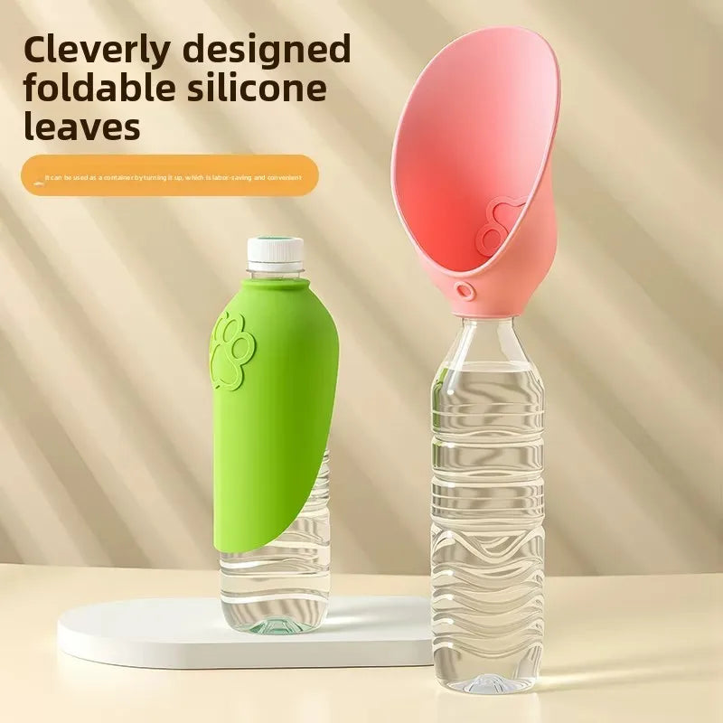 Foldable Leaf-Shaped Silicone Water Dispenser for Pets